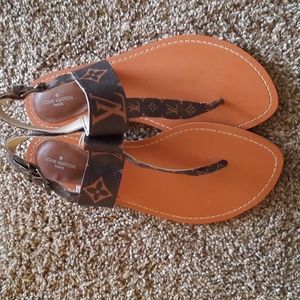 Louis Vuitton size 9 sandal